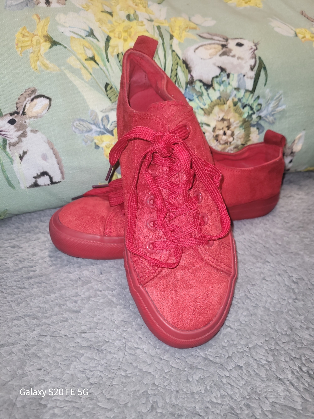 Women’s Low-Top Lace-Up Sneakers in Red